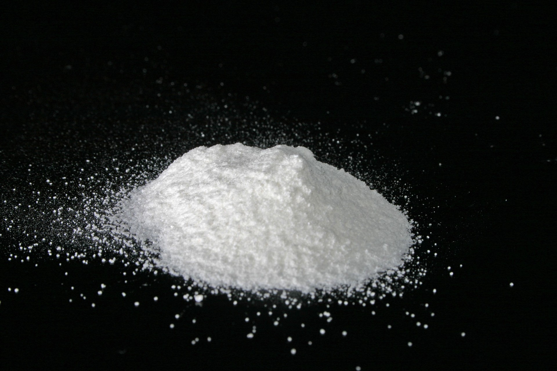 A small little pile of white powder 